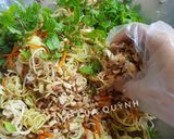 Hình bước làm 4 của món Hoa chuối trộn tôm thịt