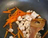 Foto del paso 2 de la receta: Fideos de arroz salteados con atún y verduras