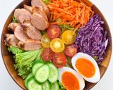 รูปขั้นตอนการทำที่ 2 ของ สลัดผักไส้กรอกอกไก่