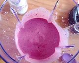 Foto del passaggio 2 della ricetta Milkshake ai frutti di bosco