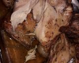 Foto del paso 3 de la receta: Pollo al horno con papitas, especias y mantequilla