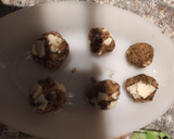 Foto del paso 1 de la receta: Bolitas de pan rallado y huevo, con queso