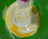 Foto langkah ke 3 dari resep Easy Baking: Steamed Marble Cake (1 egg).