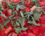 Foto del paso 3 de la receta: Ensalada de tomate, pimiento rojo, rúcula con mayonesa de zanahoria y Agua de Mar