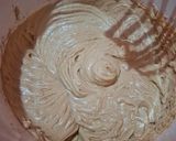 Foto langkah ke 3 dari resep Red Velvet Marble Cheesecake.