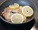 Foto del paso 4 de la receta: Contramuslos de pollo al limón y tomillo