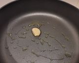 Foto del passaggio 2 della ricetta Calamari farciti con provola e pinoli