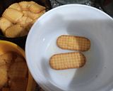 صورة لخطوة 2 من وصفة بسكوت بكريمة الكراميل