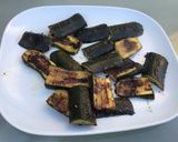 Une image de l'étape 6 de Courgettes marinées grillées à la plancha (pêche gingembre citron).