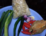Foto langkah ke 1 dari resep Tumis Toge Ikan Asin.