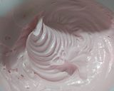 Foto del paso 6 de la receta: Postre de gelatina 🍓 y pionono👌😋