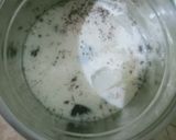 A picture of step 3 of Oreo milk shake.