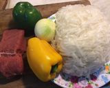 Hình bước làm 1 của món Phở xào 3 màu