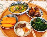 Hình bước làm 5 của món Vịt ram thơm với nước dừa.Canh bí đỏ sườn non “Rau muống xào tỏi “