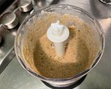Une image de l'étape 8 de Sauce salade épicée à l'oignon rouge et persil.