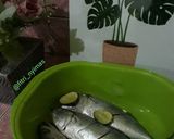 Foto langkah ke 1 dari resep Ikan kuah kuning dengan belimbing wuluh.