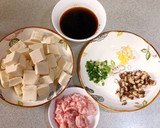 A picture of step 1 of Tofu with Minced Meat and Shiitake Mushrooms.