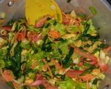 Foto del paso 6 de la receta: Ensalada con trocitos de trucha apanados