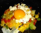 Foto del paso 3 de la receta: Huevo con morrón y requesón