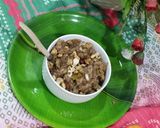A picture of step 7 of Singhara atta dry fruits halwa.