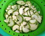 Foto del passaggio 1 della ricetta Baccalà in crosta saporita e purea di zucchine