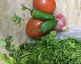 A picture of step 1 of Jhat pat timater chutney.