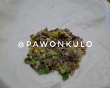 Foto langkah ke 4 dari resep Martabak Daging Praktis.