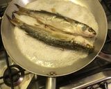 Foto del passaggio 3 della ricetta Cefali sul sale