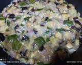 Foto del paso 4 de la receta: Tortilla de berenjenas, calabacín y cebolla