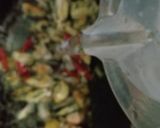 Foto langkah ke 4 dari resep 37. Tumis Kerang Bumbu Iris dan Parut.