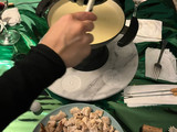 Fondue de quesos con cerdo y pollo a taquitos