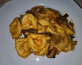 Foto del paso 6 de la receta Raviolis fresco de carne en salsa de puerro, champiñones y huevo de codorniz