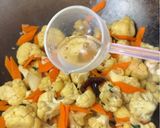 A picture of step 4 of Stir-Fried Cauliflower 炒菜花.