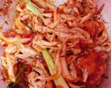 Foto langkah ke 4 dari resep Cumi Jamur Oseng Mercon.