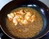 รูปขั้นตอนการทำที่ 5 ของ กุ้งไก่ผัดกระเทียมพริกไทย