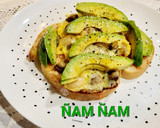 Foto del paso 8 de la receta: Bocata abierto de revuelto de gambas, champiñones, queso y 🥑