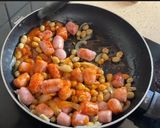 Foto del paso 2 de la receta Habitas con salchichas de pollo