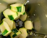 Foto del paso 2 de la receta Crema de calabacín y champiñón sin patata en Thermomix