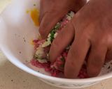 Foto del paso 3 de la receta: Albóndigas con sepia y guisantes