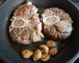 Foto del paso 5 de la receta: Ossobucco de ternera con moixernons al vermut rojo
