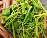 Hình bước làm 4 của món Ốc Móng Tay Xào Rau Muống