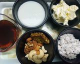 A picture of step 1 of Nolen Gurer Malai Phirni.