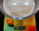 A picture of step 2 of Strawberry Overnight Oats 🍓.