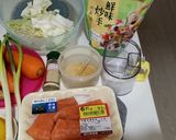 Foto langkah ke 1 dari resep Sup Ikan Salmon.