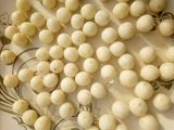 Gullisuwa (milk balls)