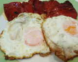 Foto del paso 4 de la receta: Huevos fritos con pimientos asados