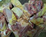 Hình bước làm 1 của món Gà xào sả ớt