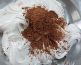 Foto langkah ke 8 dari resep Batik Trio Layer Cake.