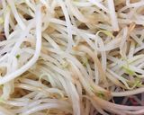 Hình bước làm 3 của món Mì trộn Quảng Nam