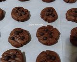 Foto langkah ke 5 dari resep Triple Chocolate Cookies.